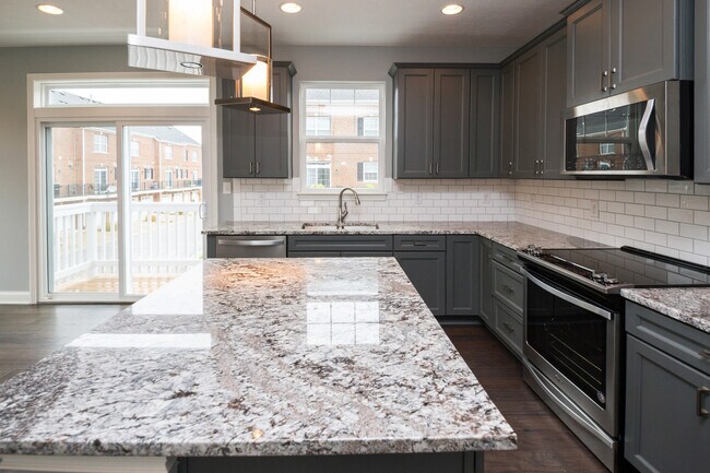 Foto del edificio - 15295 Mystic Rock Dr