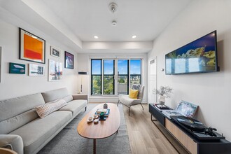 Building Photo - 484 Spadina Ave.