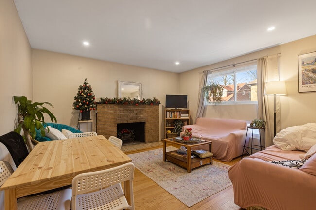 Building Photo - 78 Aylmer Av