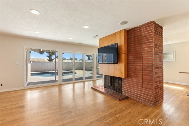 Foto del edificio - 828 Stevely Ave