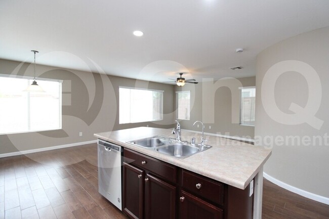 Foto del edificio - 2736 S 155th Ln