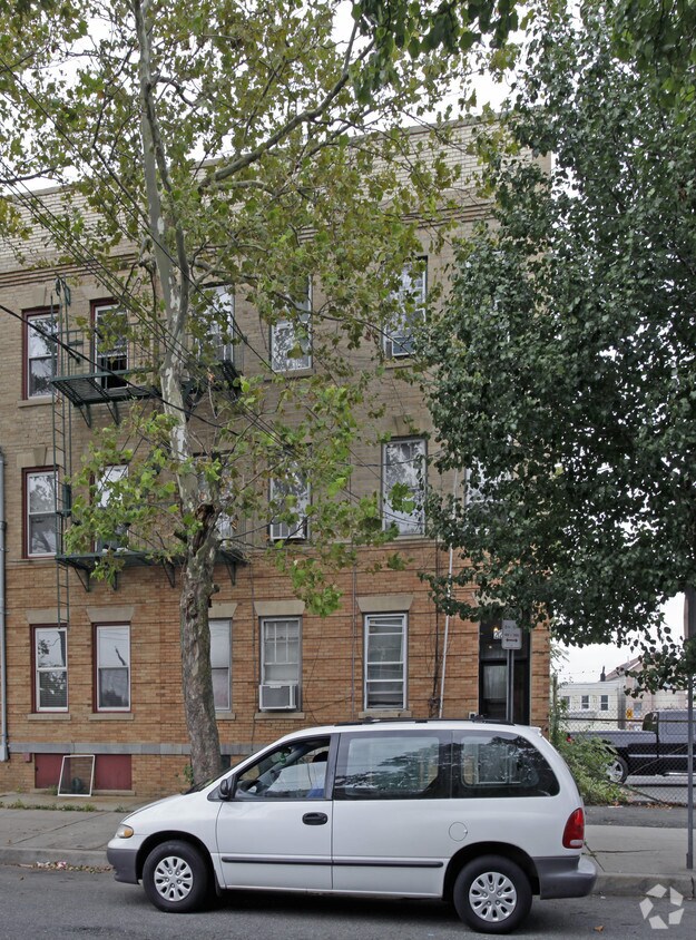 Building Photo - 223 Pacific Ave