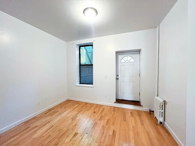 Building Photo - 137 Patchen Avenue
