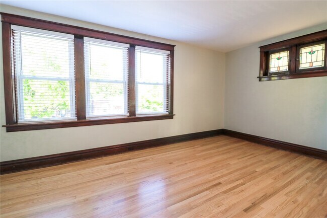 Foto del edificio - 4932 Loughborough Ave