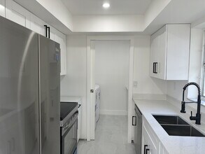 Building Photo - 890 SW 28th St