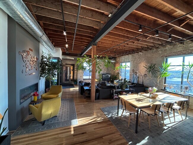 Área de estar - 319 SW 5th St