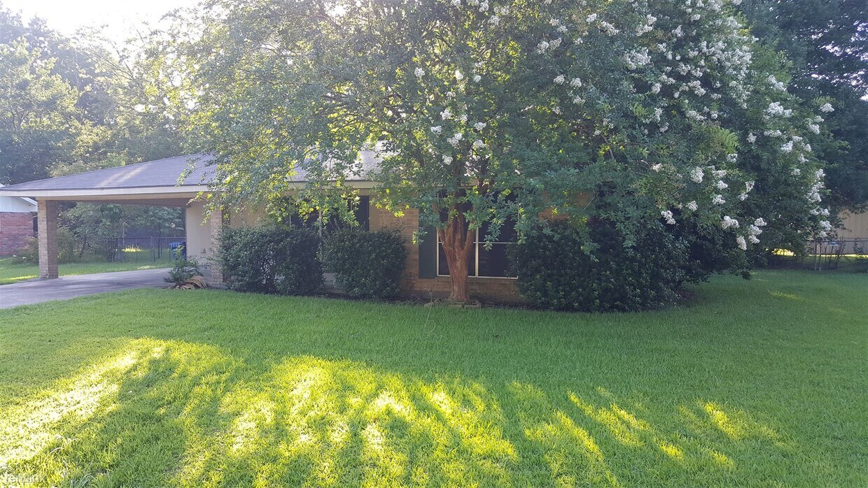 Primary Photo - 3 br, 2 bath House - 402 Toronto Dr