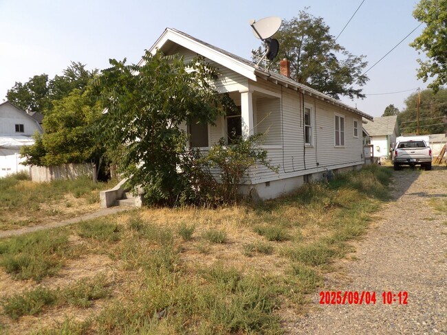 Foto del edificio - 2 Bedroom House with Full Basement