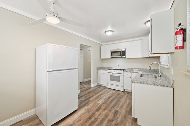 Building Photo - Updated 3 Bedroom Ranch with Basement!!
