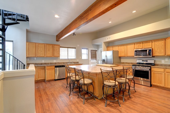 Photo - 6 bed 5 bath home near ASU