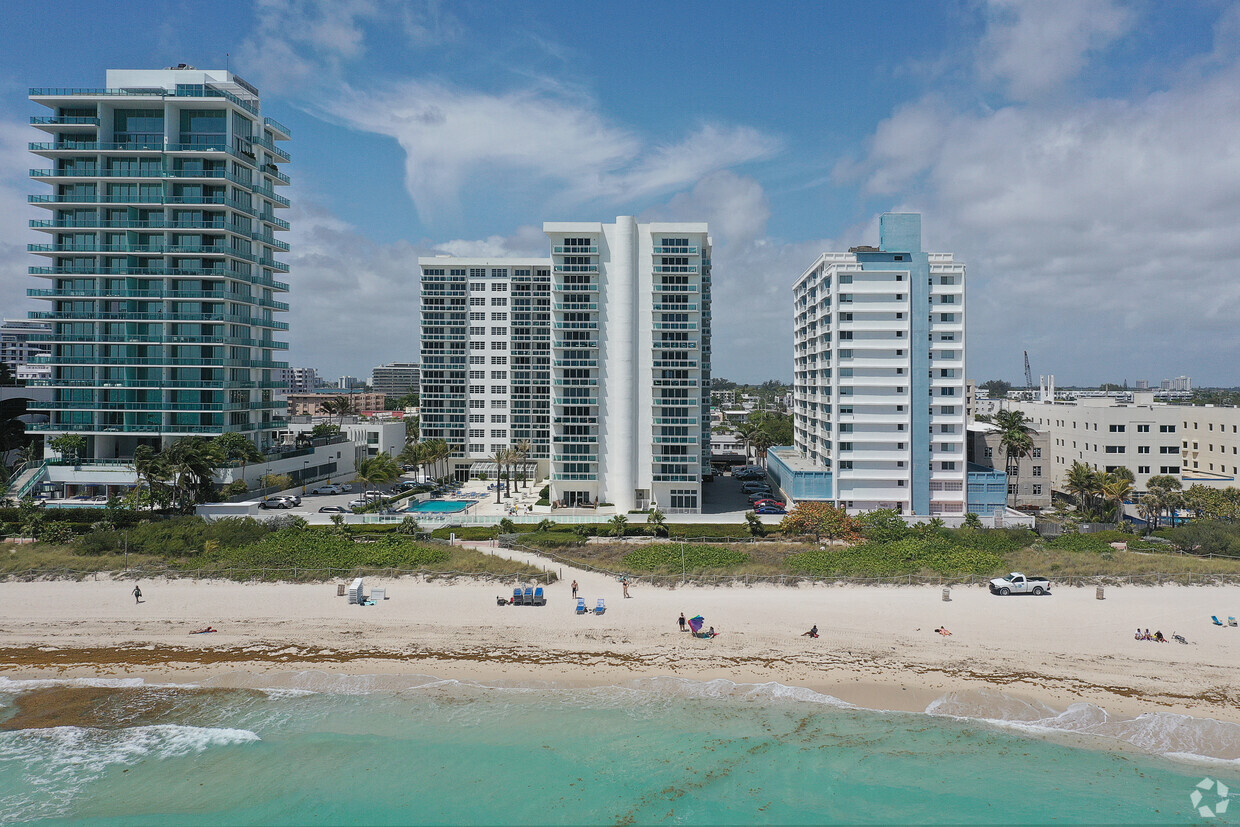 Building Photo - The Collins Condo