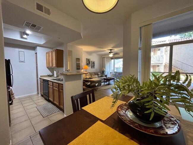 Foto del edificio - 3830 E Lakewood Pkwy E