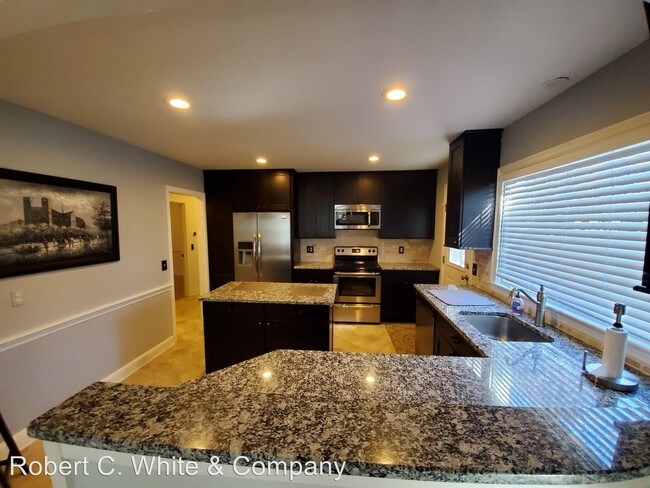 Foto del edificio - 2 br, 1 bath House - 136 North Main Street
