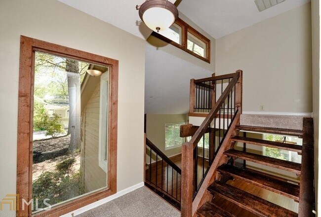 Building Photo - 1016 Muirfield Dr NE