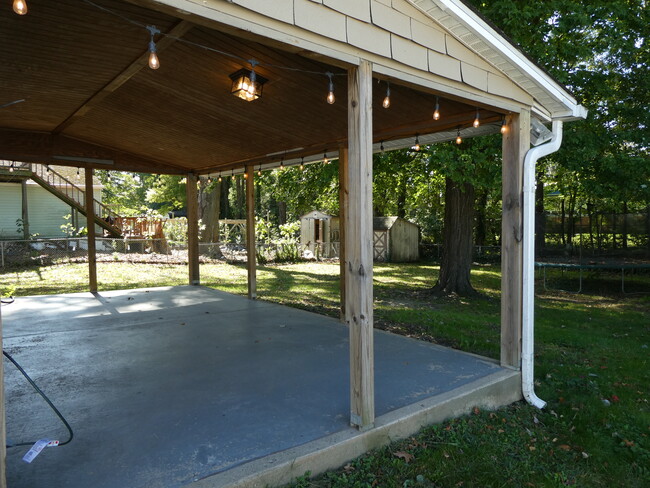 Building Photo - 714 Douglas Dr