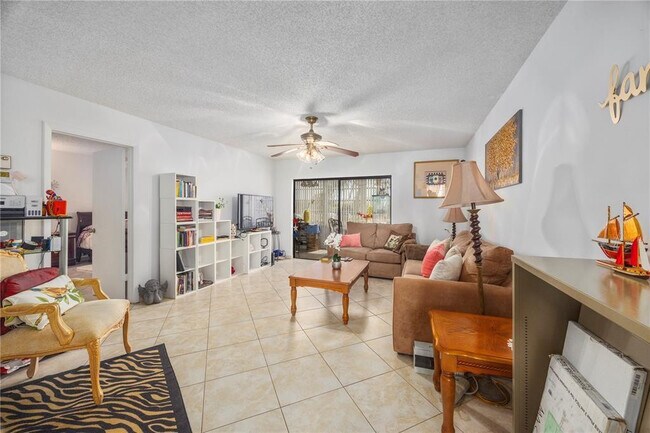 Foto del edificio - 3990 NW 42nd Ave