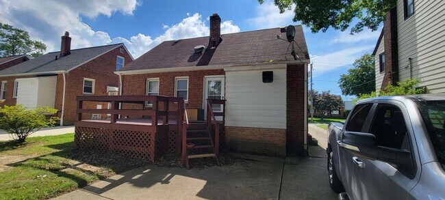 Foto del edificio - Single 3 bedroom 1 bath home located in Mayfield Hts!