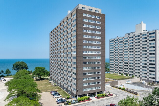 Building Photo - Marine Towers West