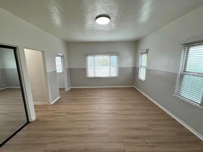 Foto del edificio - Remodeled Pierpont Beach Apartment