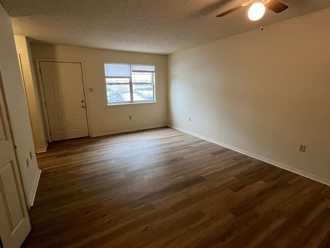 Building Photo - 301 N Joplin Ave