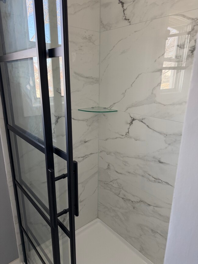 Building Photo - 37 Day St