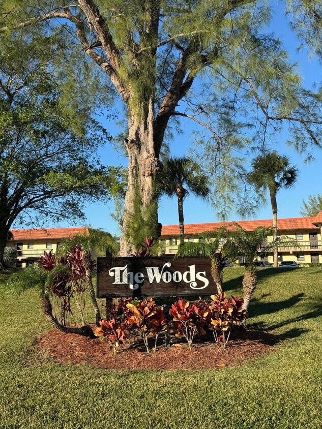 Foto principal - 21890 Lake Forest Cir