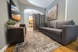 Building Photo - 301 E 104th St