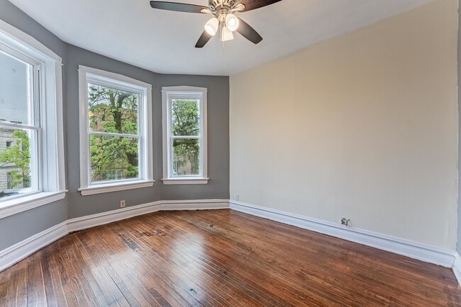 Building Photo - 1426 S Avers Ave