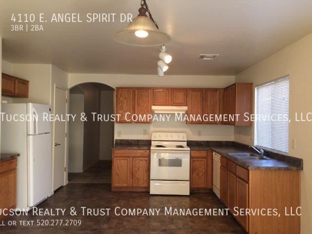 Building Photo - 3 Bedroom 2 bath Single Family Home