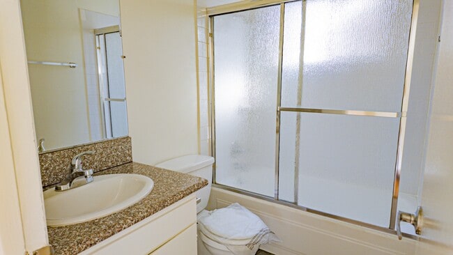 Building Photo - 447 W Elk Ave