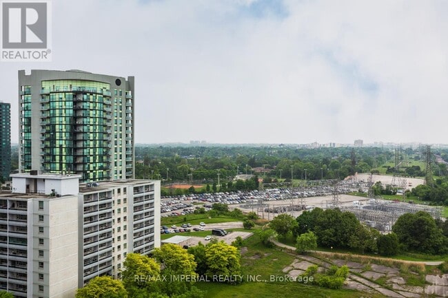 Building Photo - 5793-5793 Yonge St