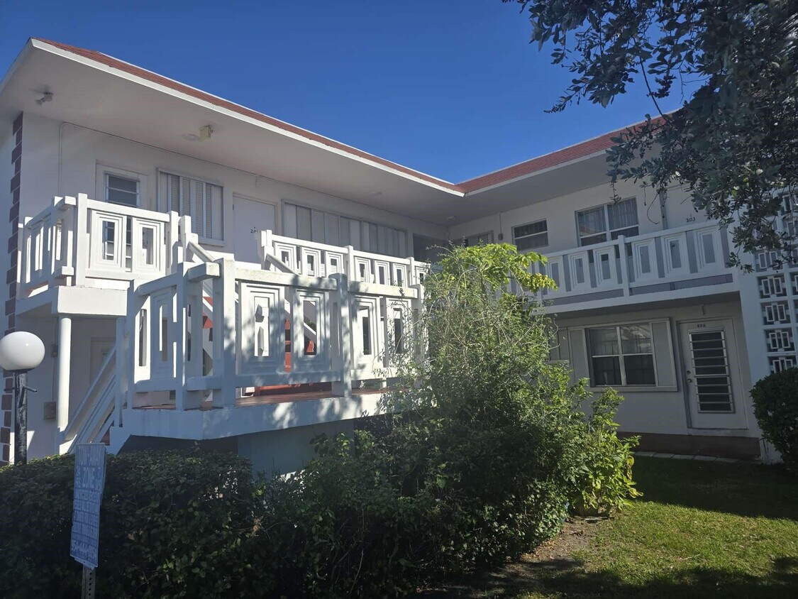 Foto principal - 1320 NW 43 Terrace