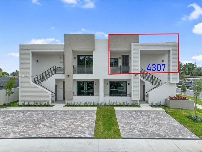 Foto del edificio - 4307 E 8th Ct