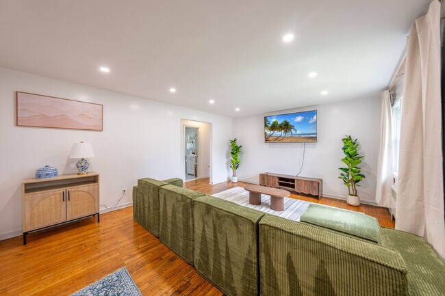 Building Photo - 810 Walnut St