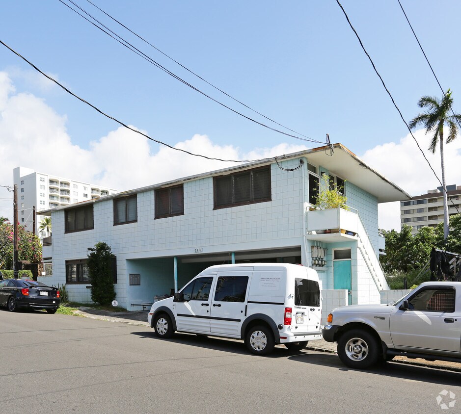 Building Photo - 1317 Victoria St