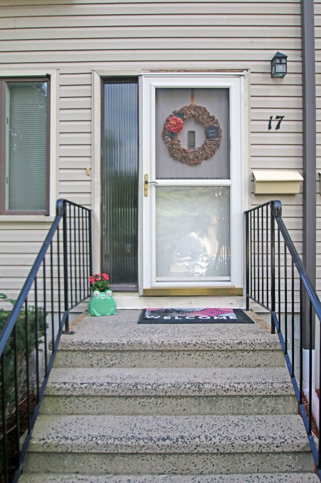 Foto del edificio - 715 Frenchtown Rd