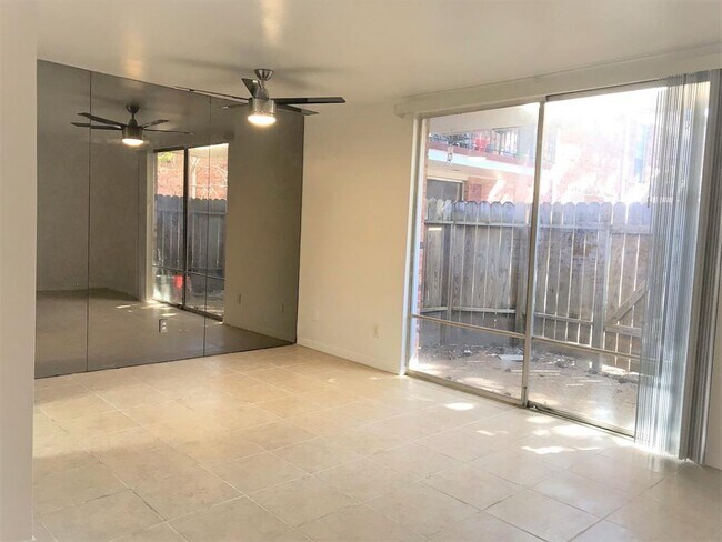 Building Photo - 2824 Briarhurst Dr
