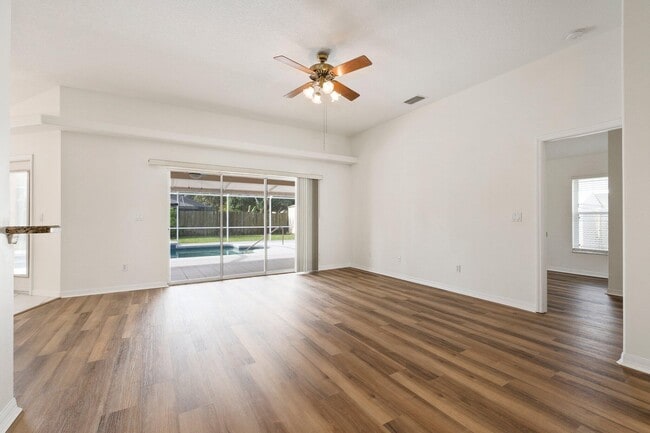 Foto del edificio - 2466 SE Renick Ave