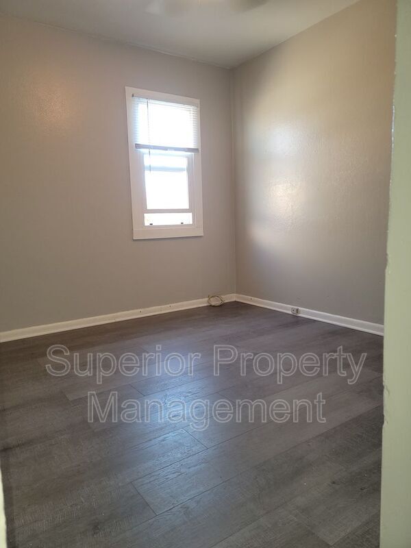 Building Photo - 1011 W 29th St