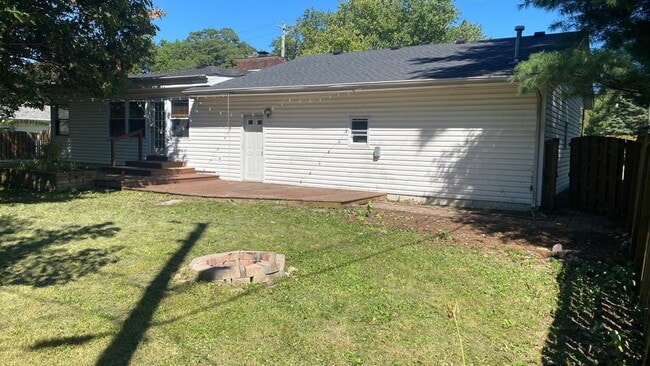 Foto del edificio - 2105 N Salisbury St