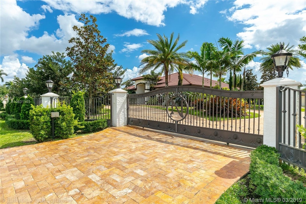 Primary Photo - 17490 SW 70th Pl
