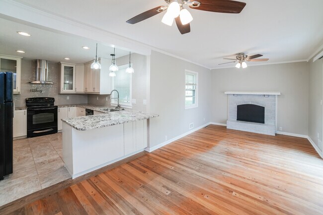 Foto del edificio - 5006 South Marion Avenue