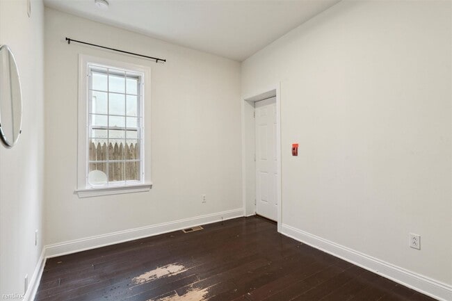 Building Photo - 3 br, 1 bath Duplex - 1832 N 18th St Unit 1