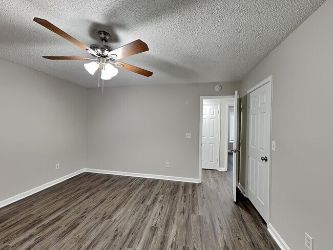 Building Photo - 424 Ivy Crest Dr