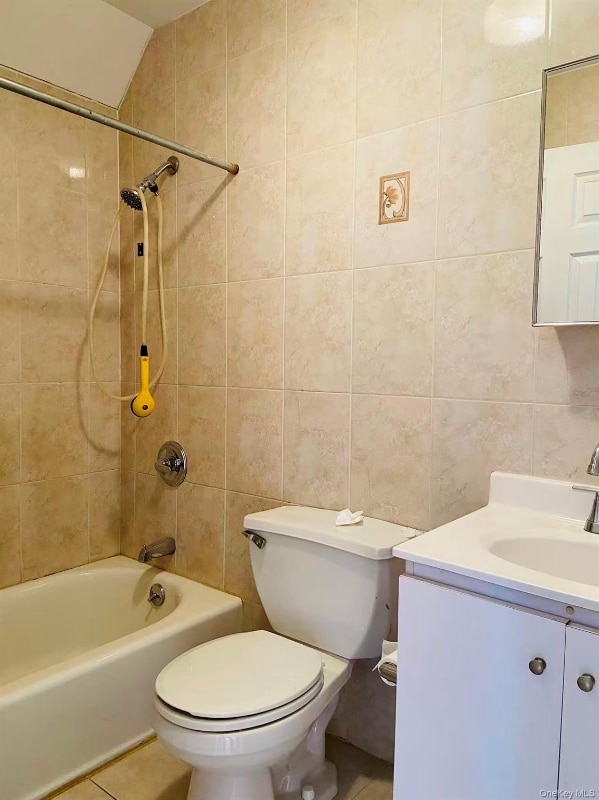 Foto del edificio - 64-20 Perry Ave