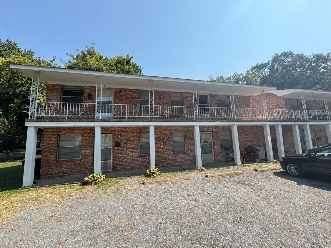 Primary Photo - 318 E Purdon St