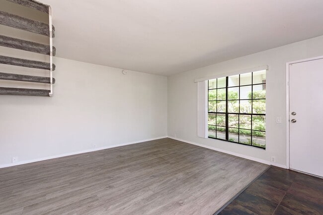 Building Photo - Amazing, Quiet University City Condo For Rent