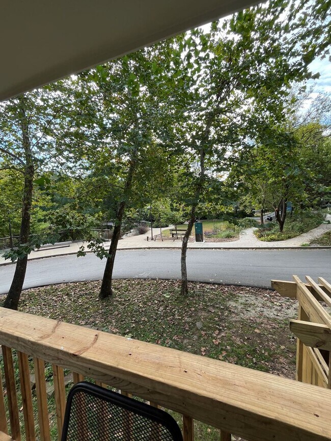 Foto del edificio - 1 bedroom 1 bath townhome near campus and ...