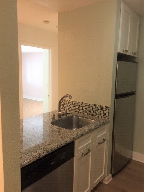 Kitchen - 3183 Wayside Plz
