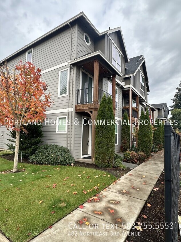 Primary Photo - Beautiful 3-Story, Townhouse in Canby